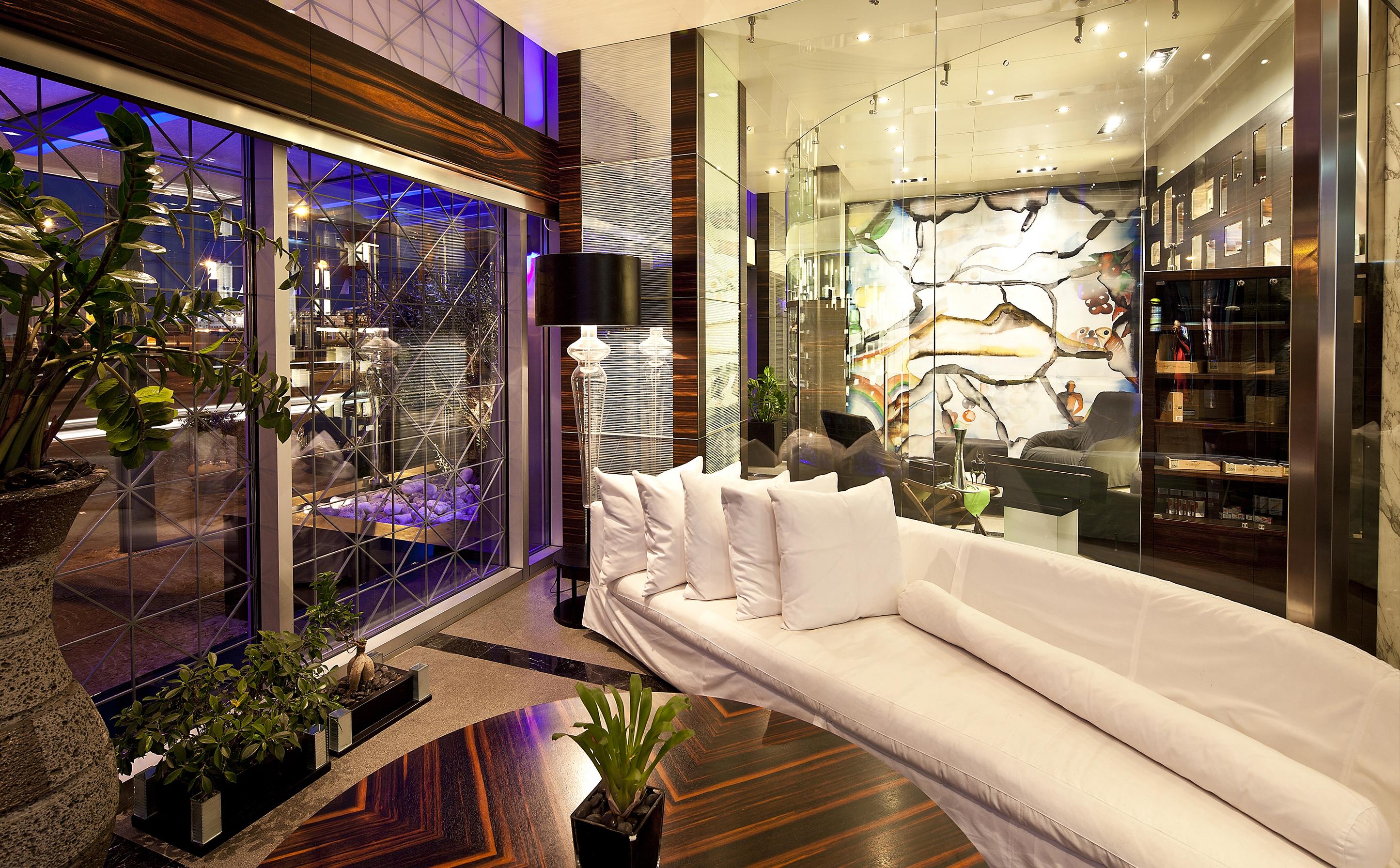 Vista Lobby Romeo