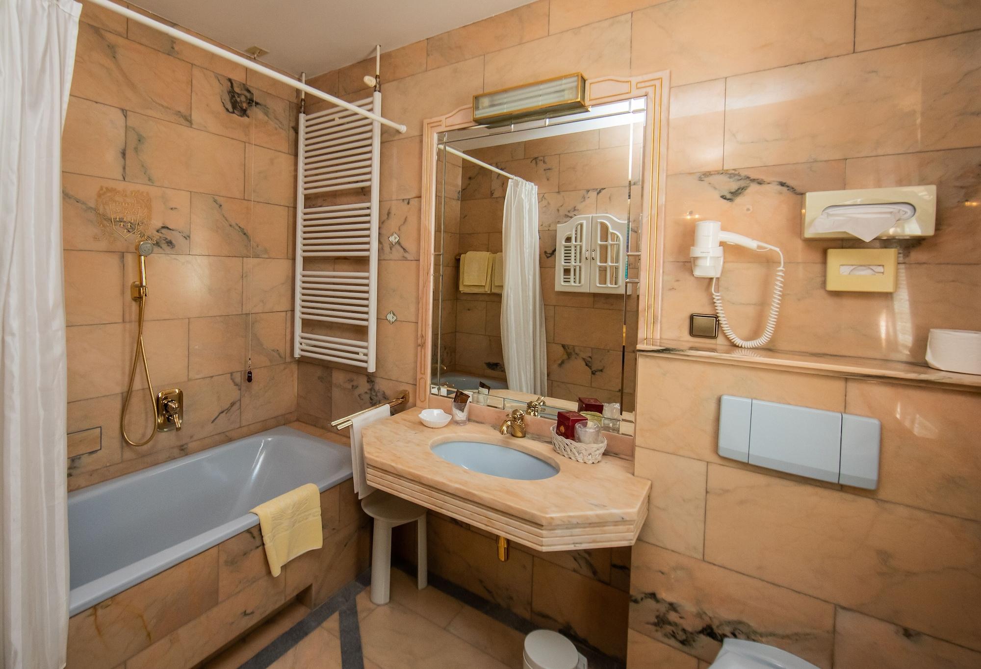 Equipamiento de Habitación Hotel Palais Porcia