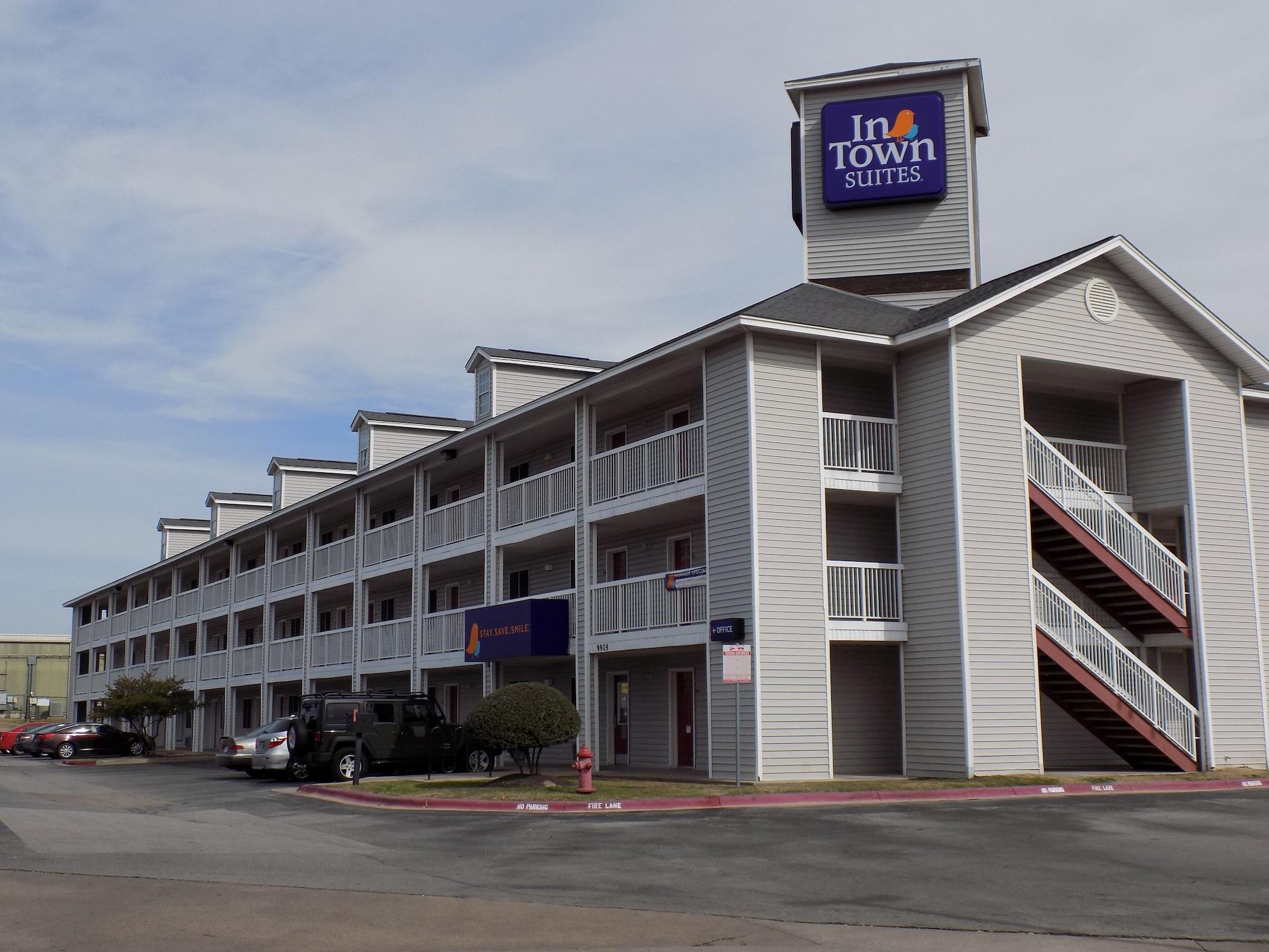 Vista Exterior InTown Suites Extended Stay Austin TX - North Lamar Blvd