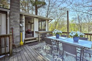 Alquiler Vacacional - Cozy Cabin With Sunroom & Cacapon River Access!