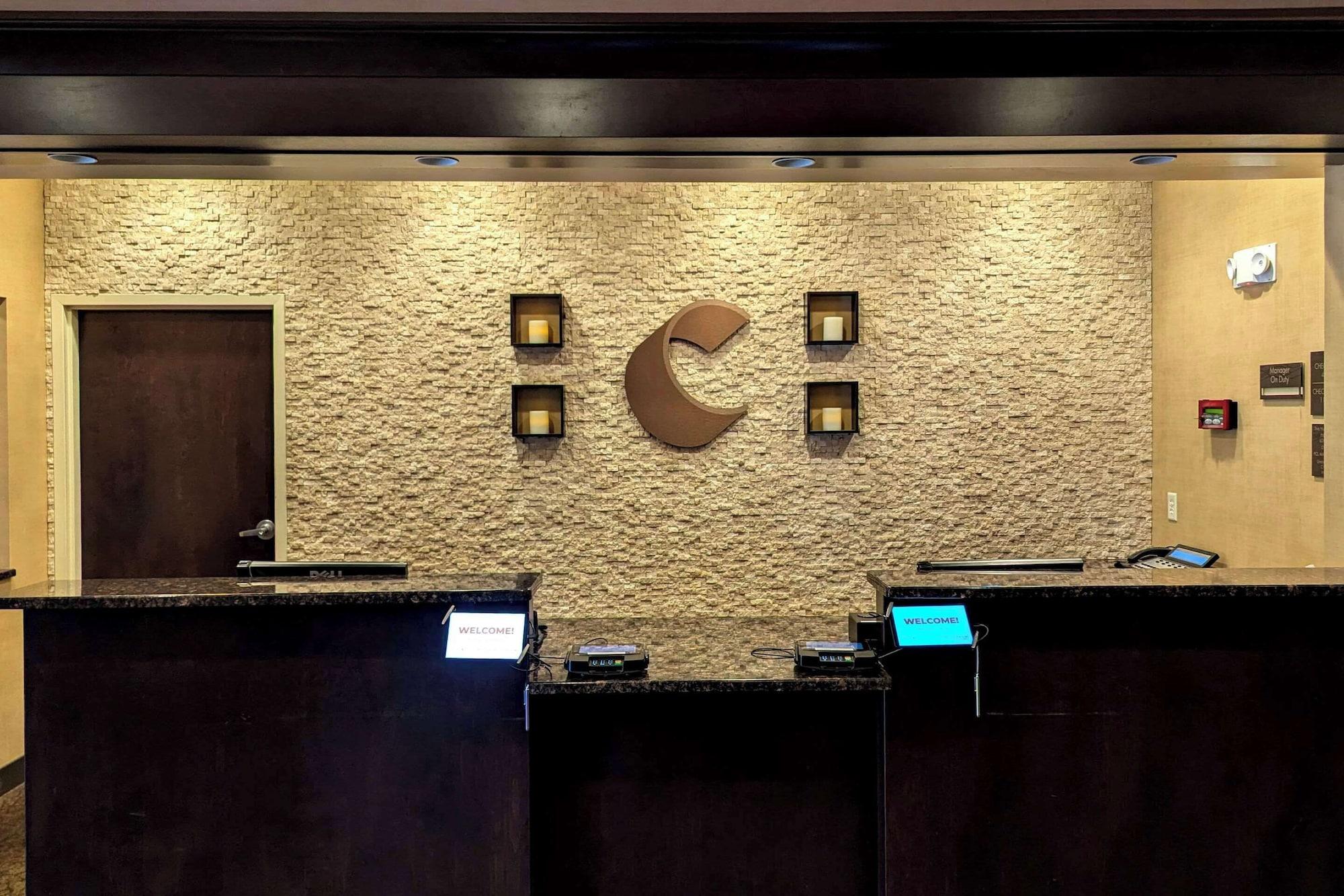 Vista Lobby Comfort Inn & Suites