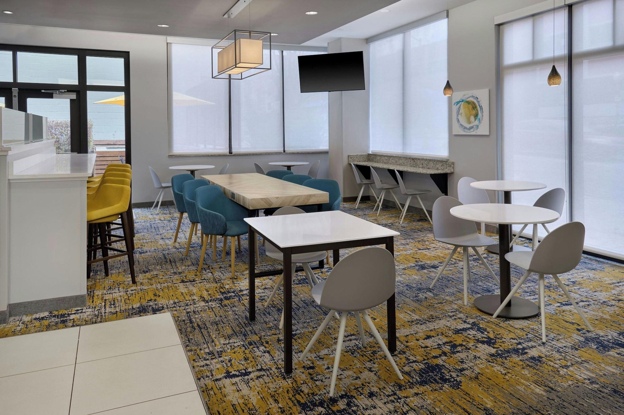 Restaurant TownePlace Suites Lawrence Downtown