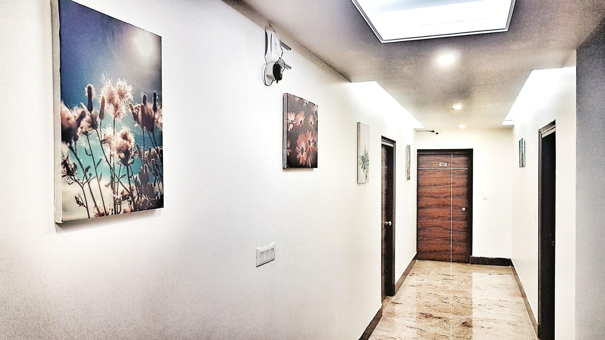 Vista Lobby Hotel Aerocity Purple Orchid