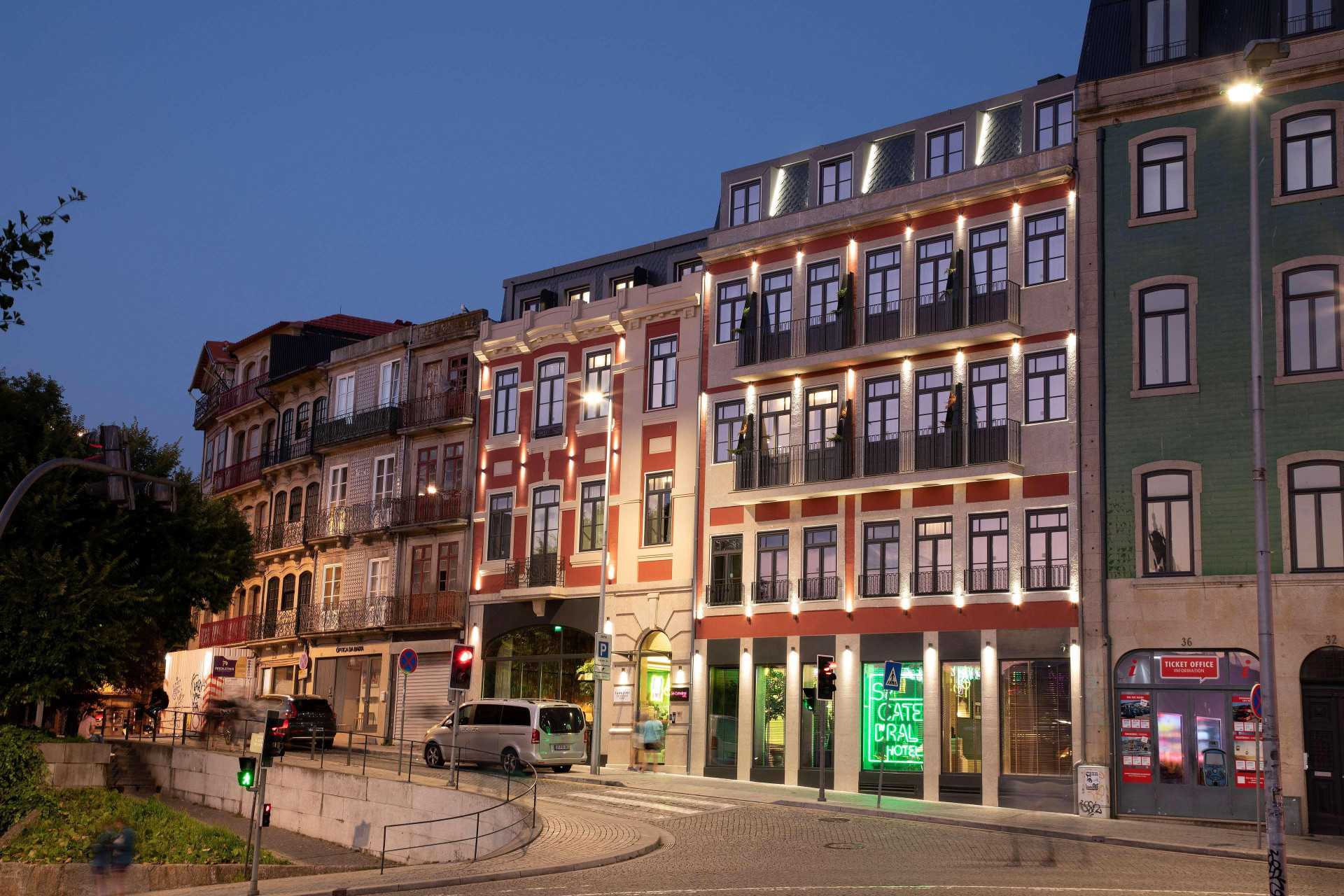 Varios Se Catedral Hotel Porto, Tapestry Collection By Hilton