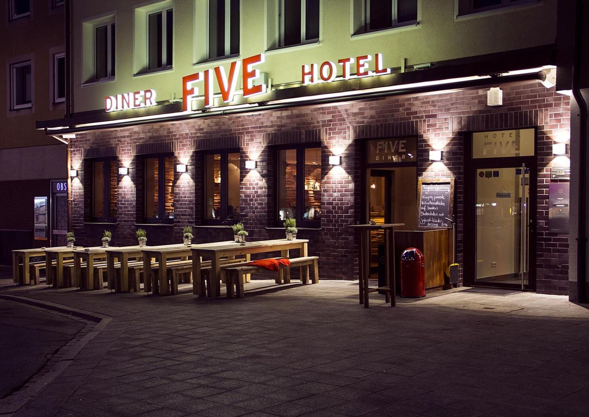Vista Exterior Hotel FIVE