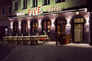 Alojamiento - Hotel FIVE