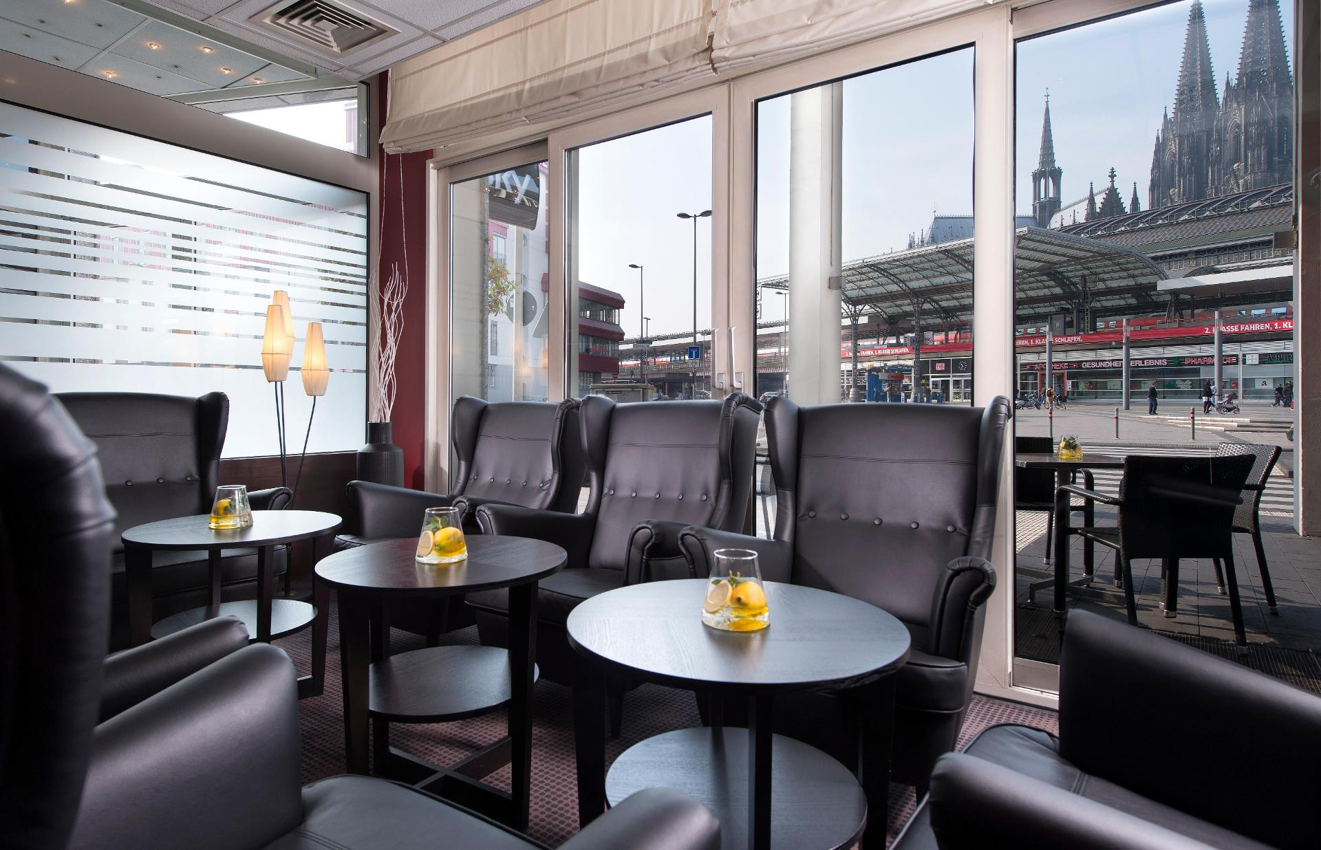 Bar/Salón Wyndham Koeln