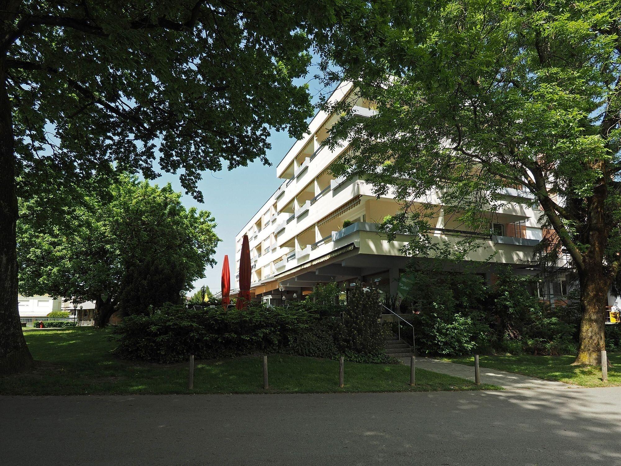 Vista Exterior Hotel Holiday