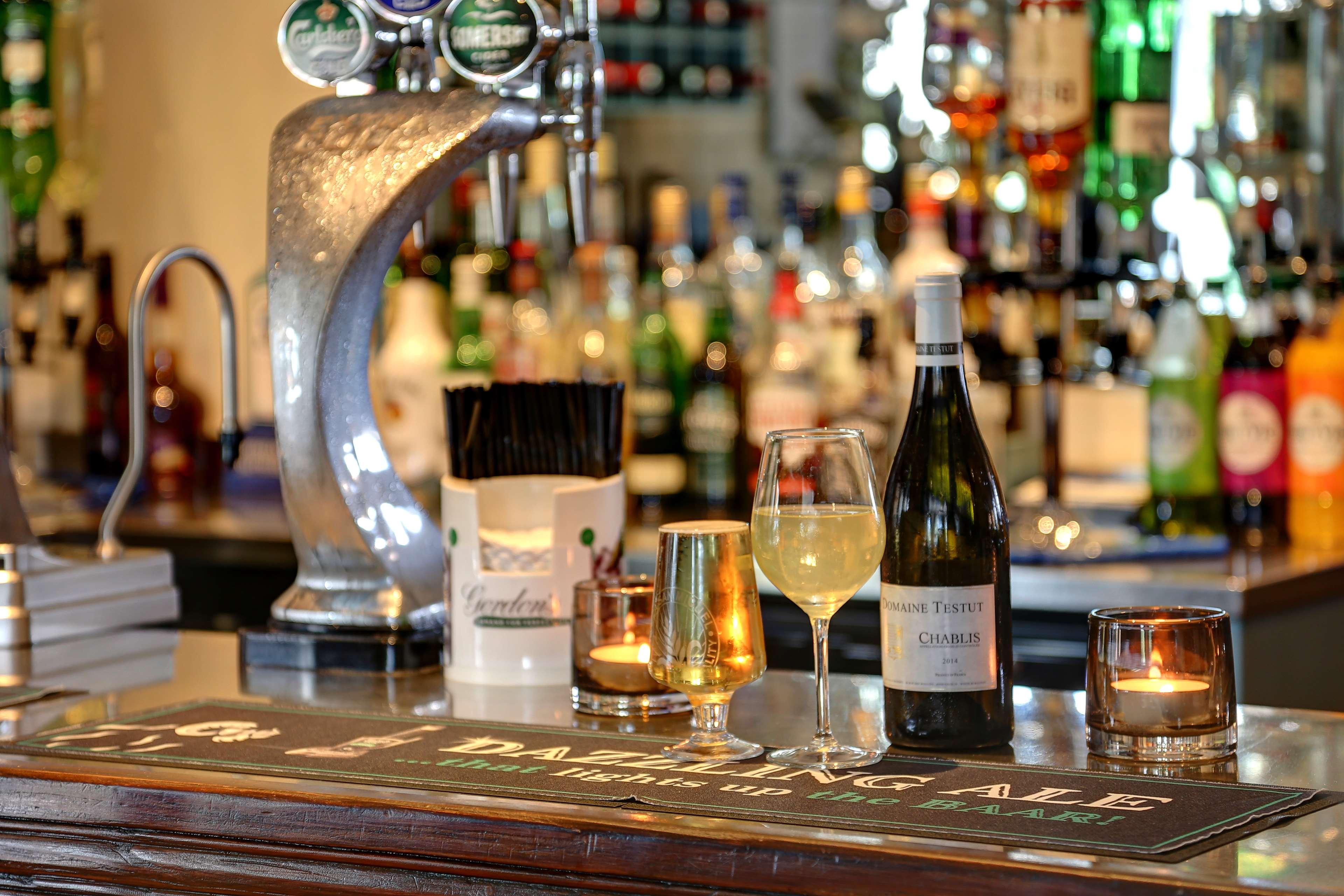 Bar/Salón Best Western Plus Milford Hotel