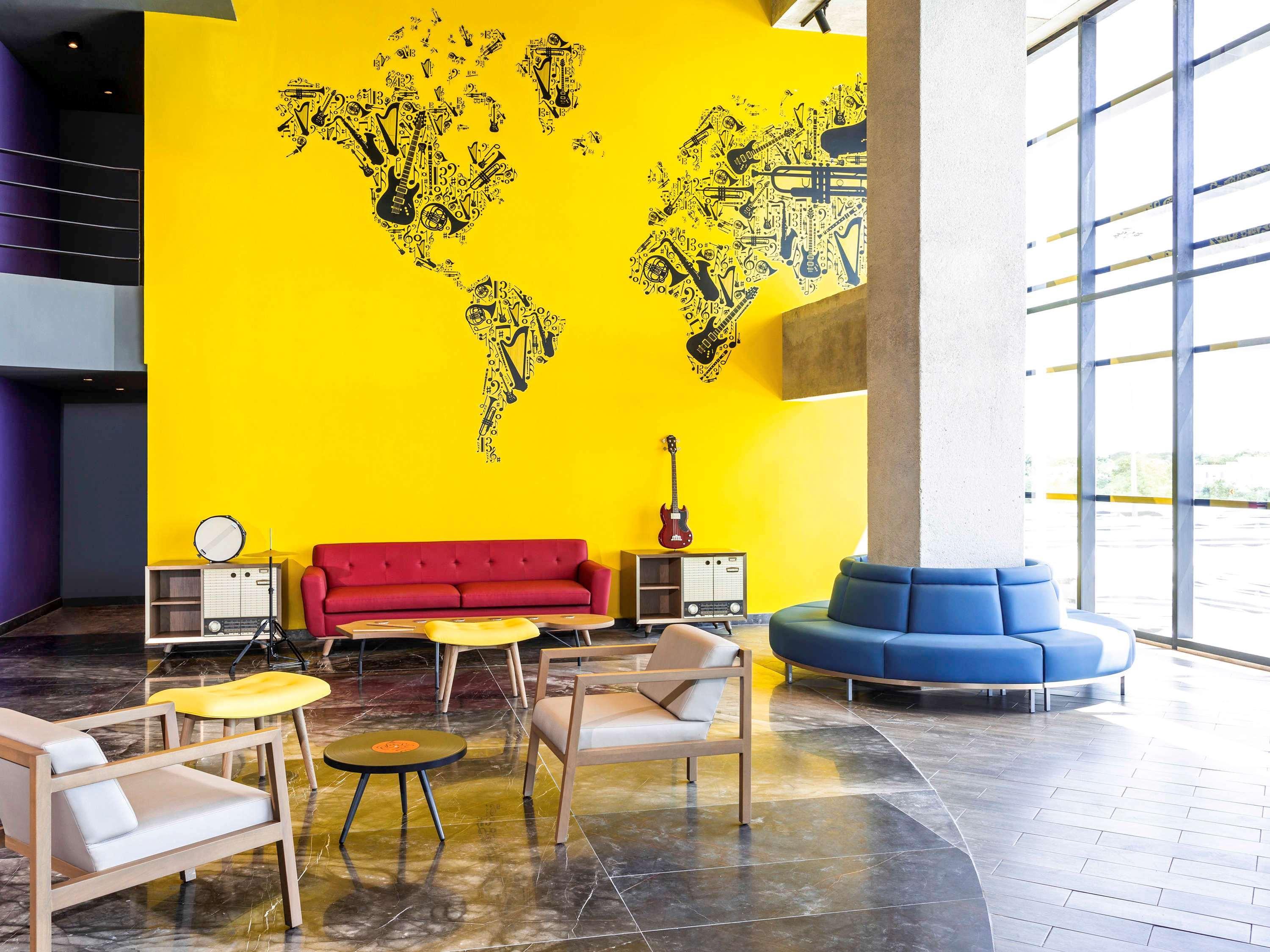 Vista Exterior ibis Styles Merida Galerias