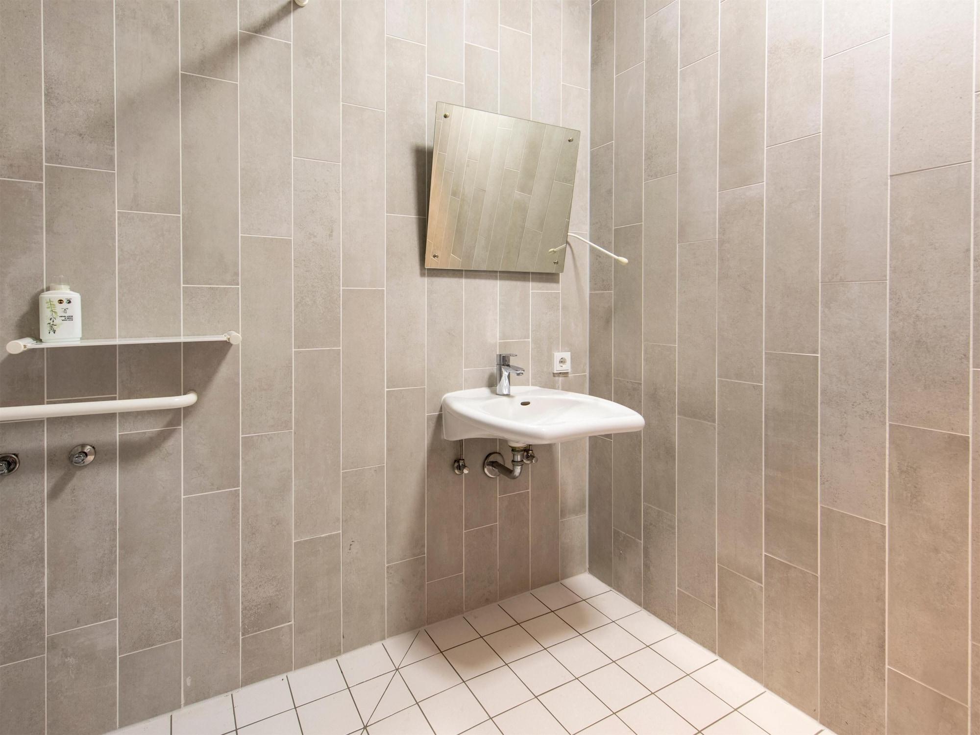 Equipamiento de Habitación B&B Hotel München City-West