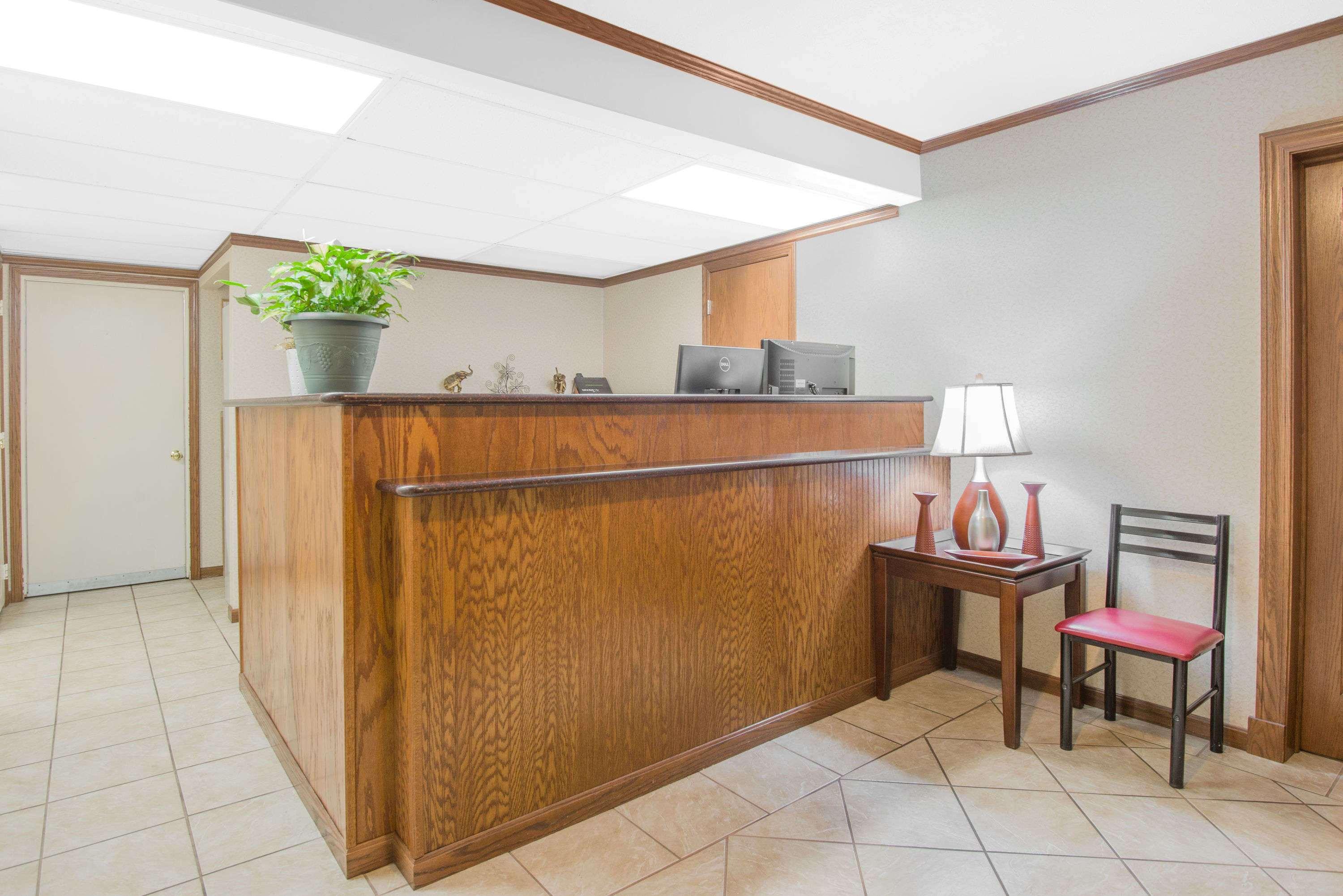 Vista Lobby Travelodge by Wyndham Mansfield