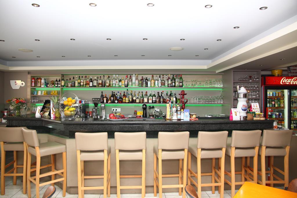 Bar/Salón Acropolis Apartments
