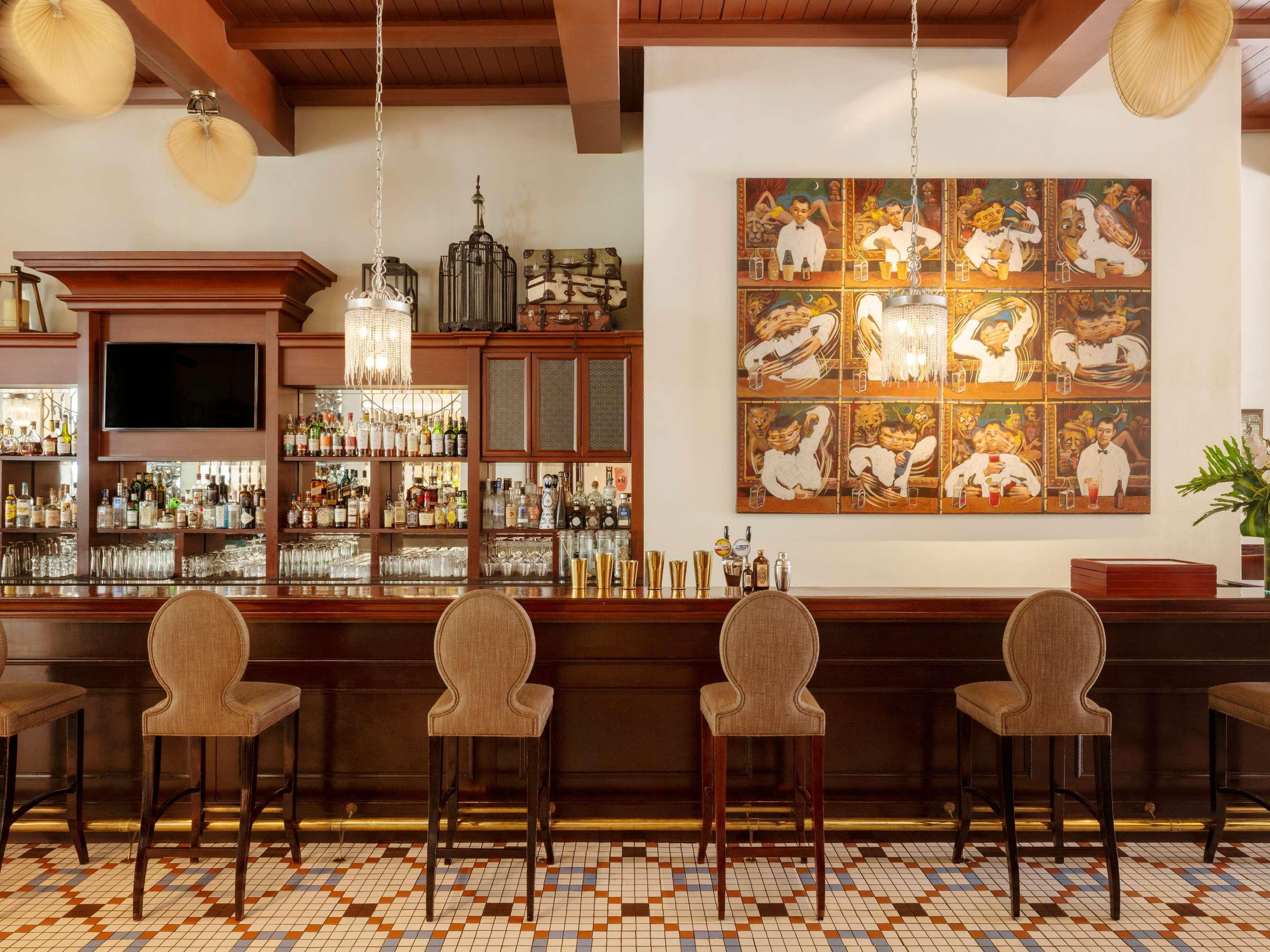 Bar/Salón Raffles Makati