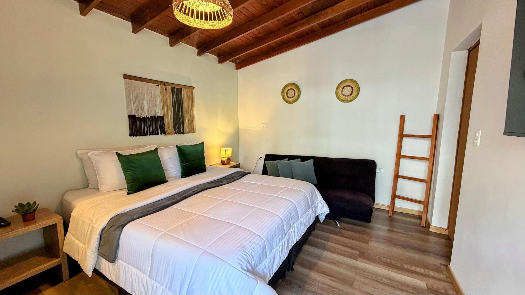Varios Luum Guest House