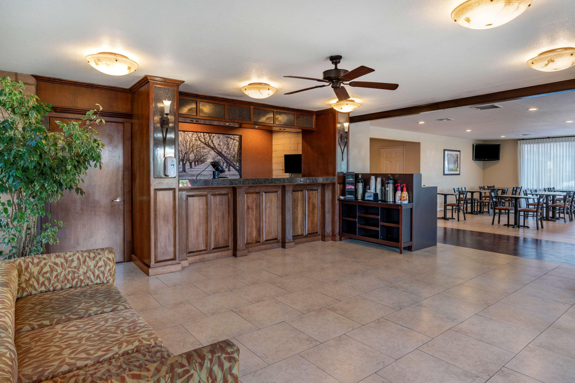 Vista Lobby Best Western Orchard Inn