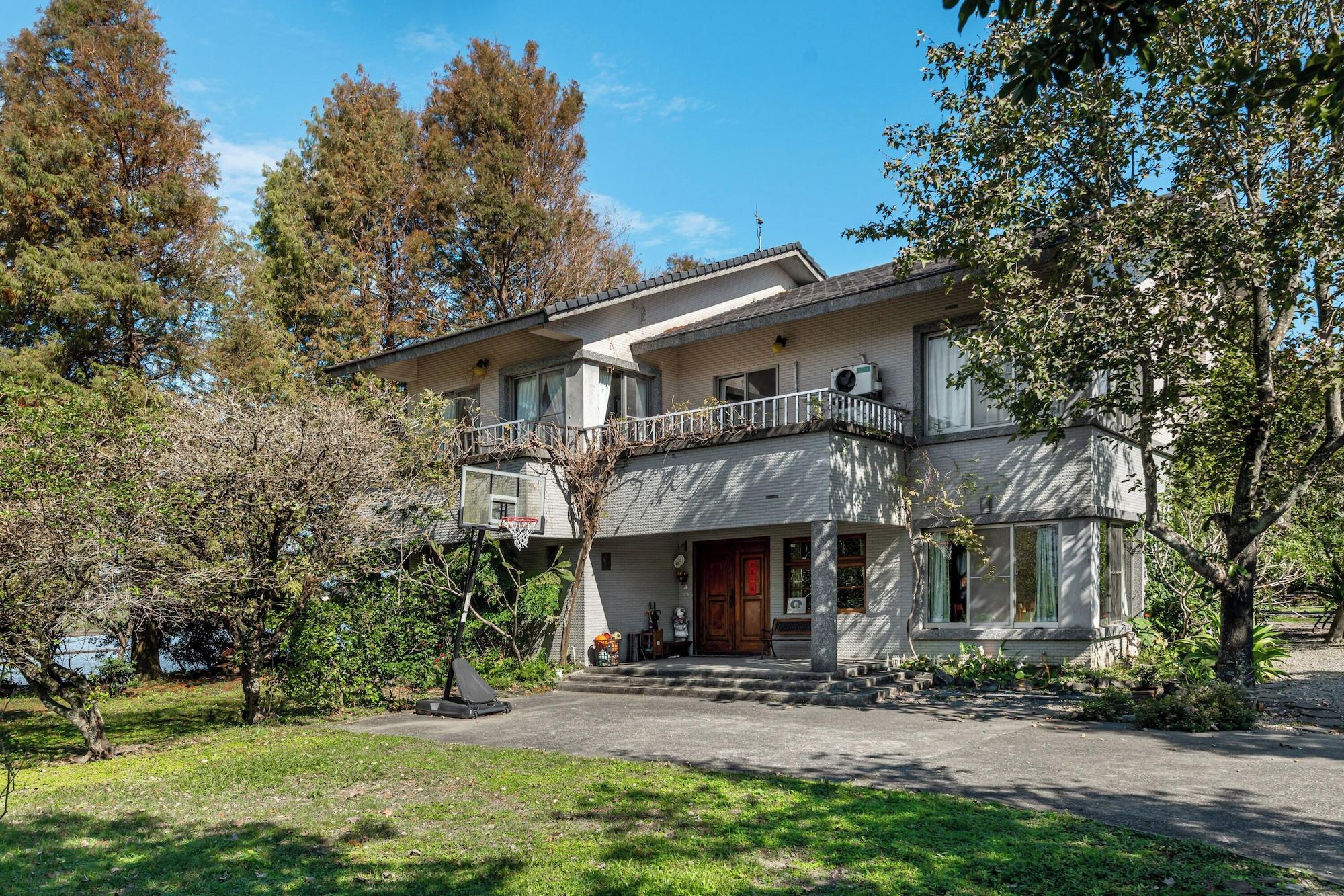 Varios Green Forest Villa