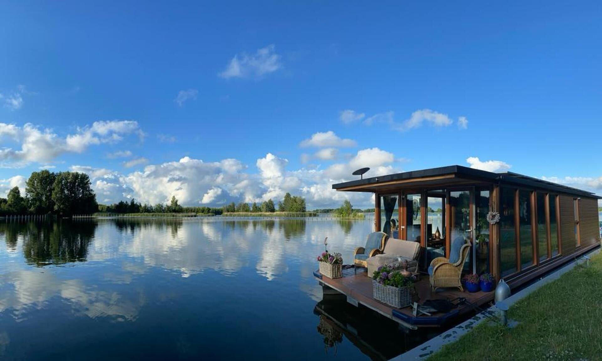 Vista Exterior Cozy Lodge Retreat Close to Amsterdam on the Vecht