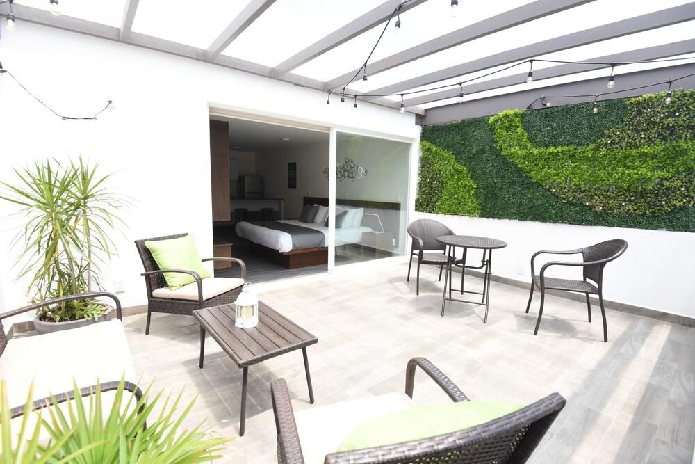 Hotel OM 686 Urban Lofts