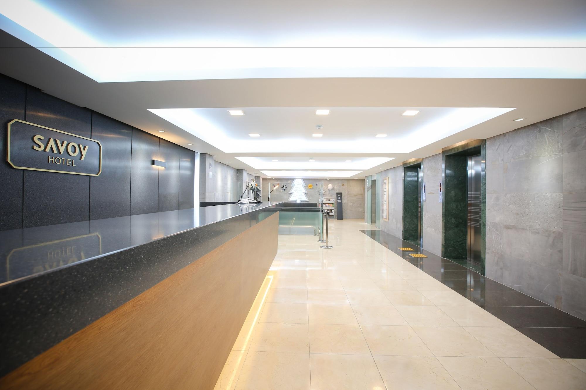 Vista Lobby Savoy Hotel