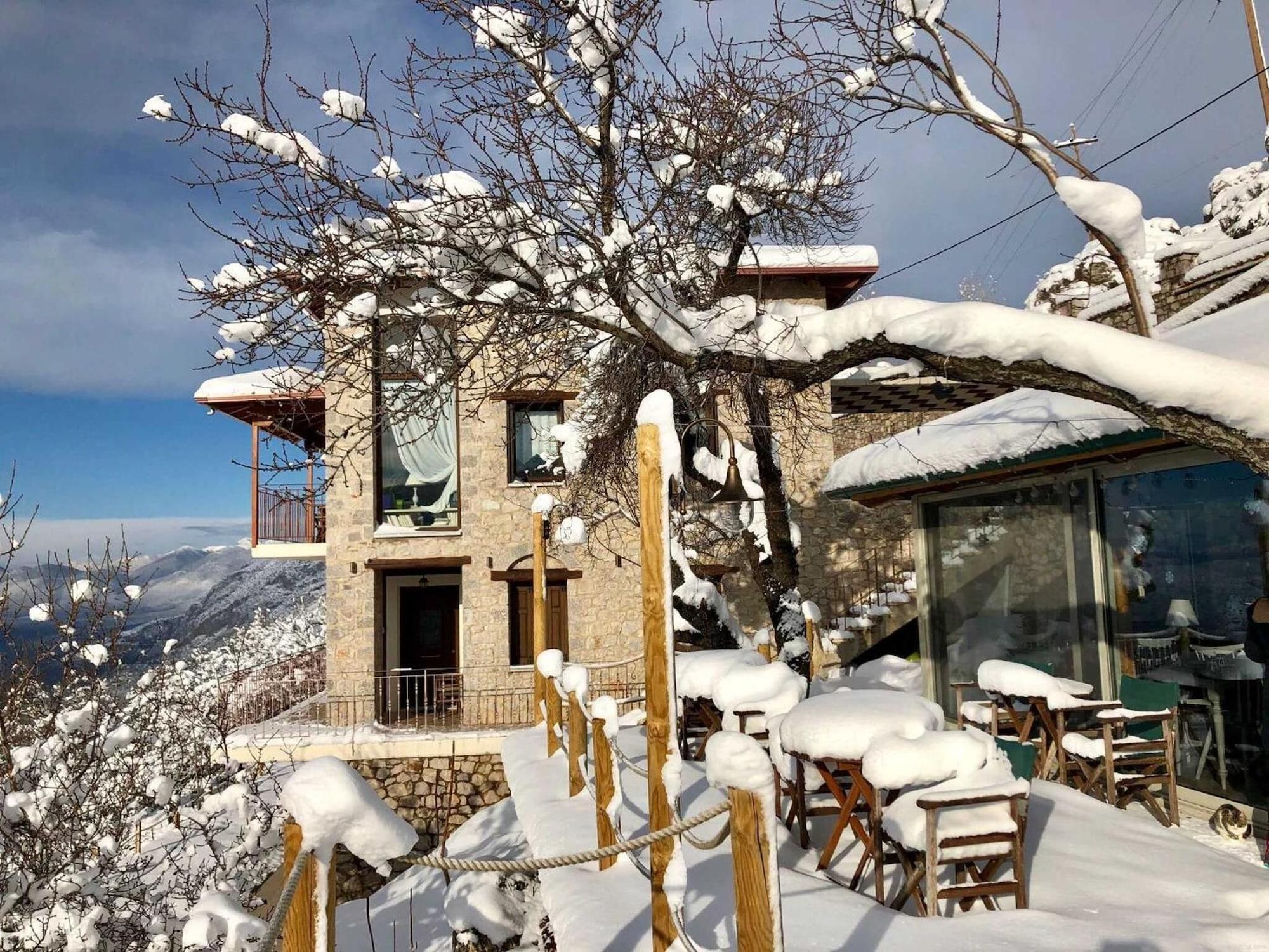 Vista Exterior Almond House Suites Arachova - Adults Only