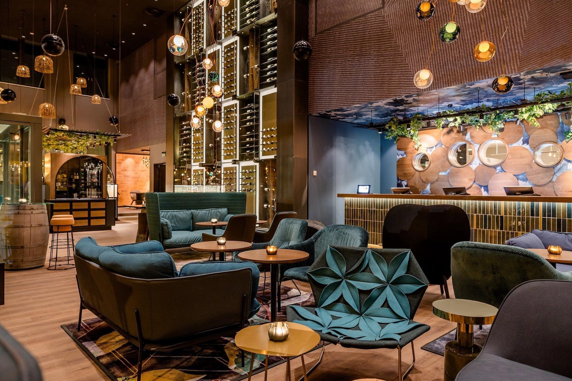Varios Motel One Wiesbaden