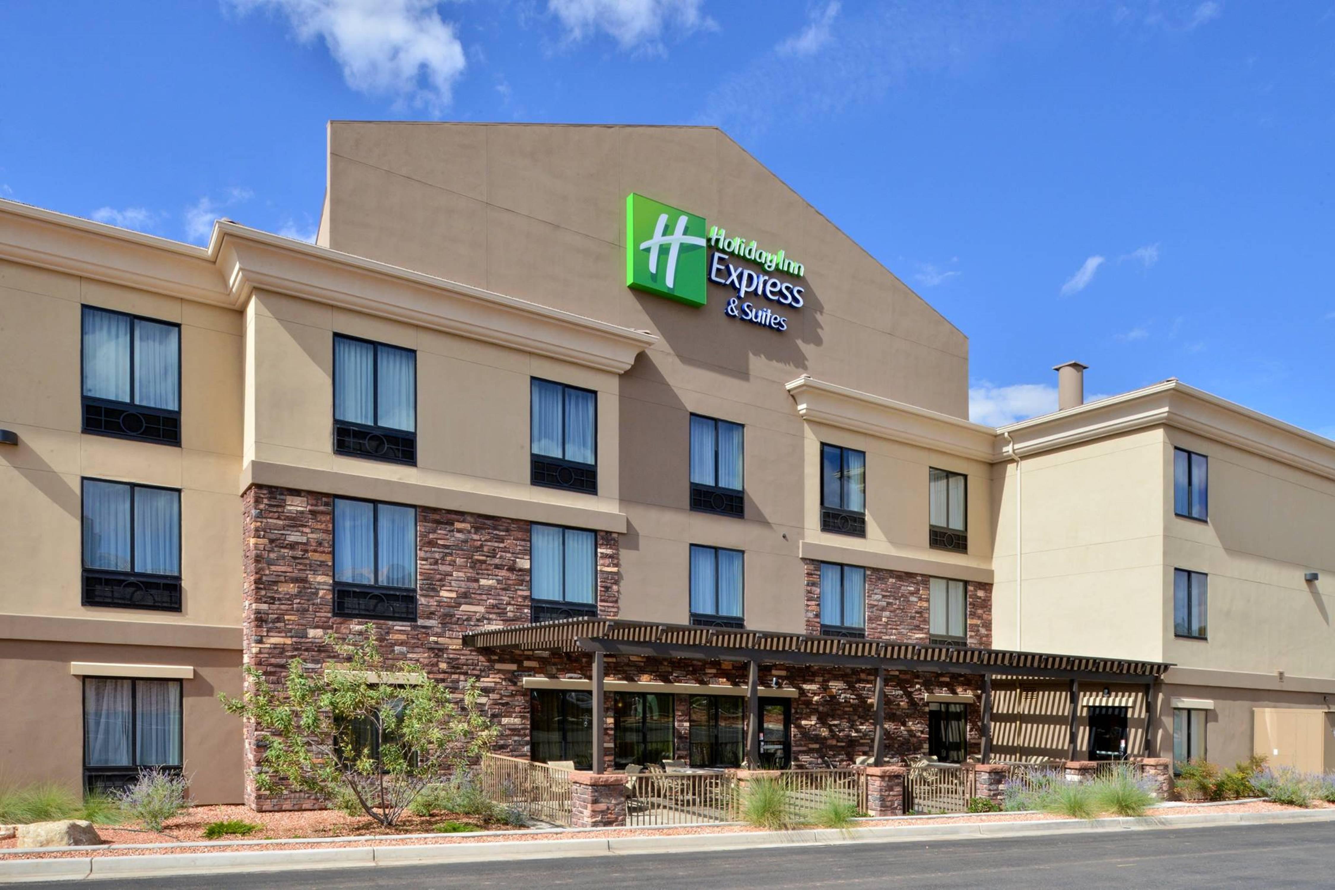 Vista Exterior Holiday Inn Express & Suites Page - Lake Powell Area by IHG