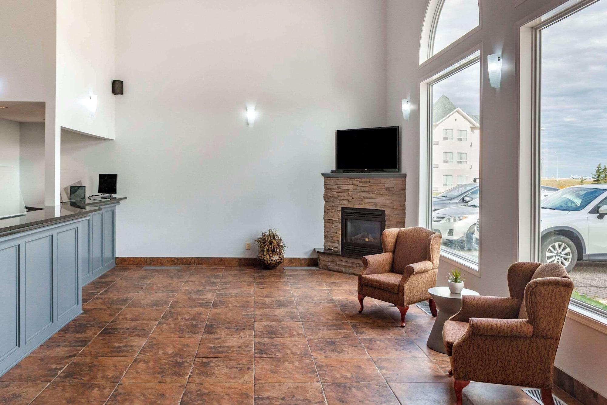 Vista Lobby Quality Inn & Suites Edmonton International Airport