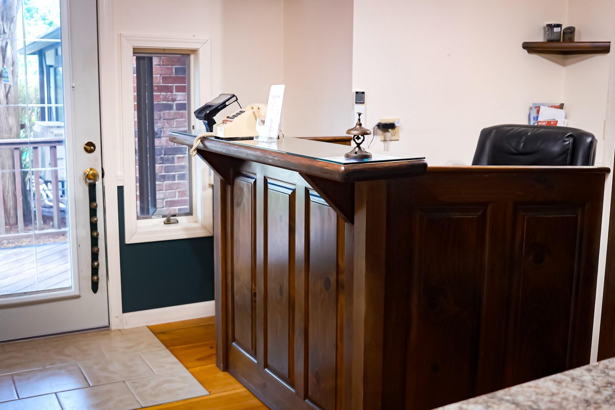 Vista Lobby The Earl of Sandwich Motel