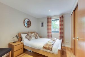 Alquiler Vacacional - ️Amazing Location!️In heart of the City. 2BR & Cot. Great Airport & Rail links