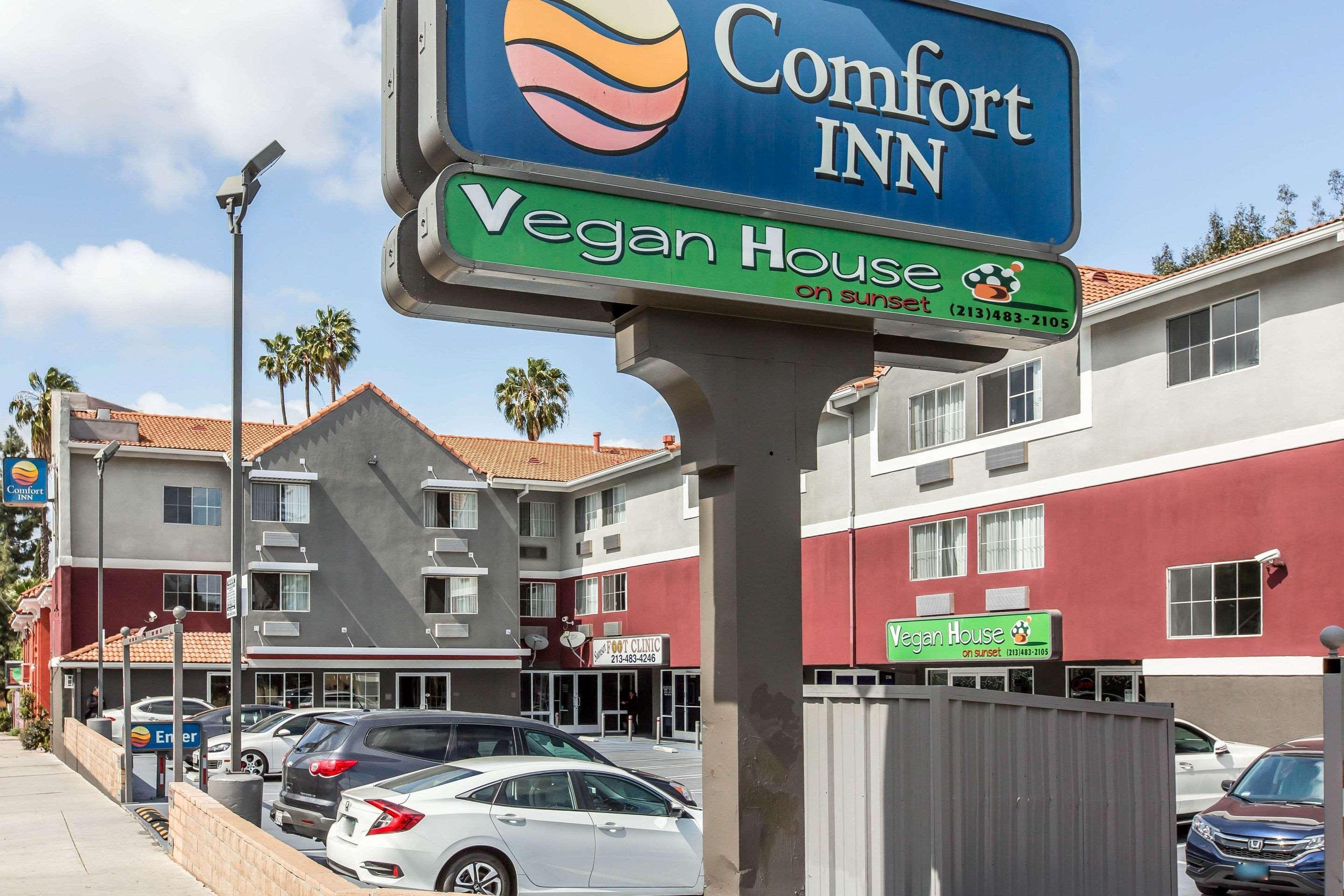 Vista Exterior Comfort Inn Los Angeles near Hollywood