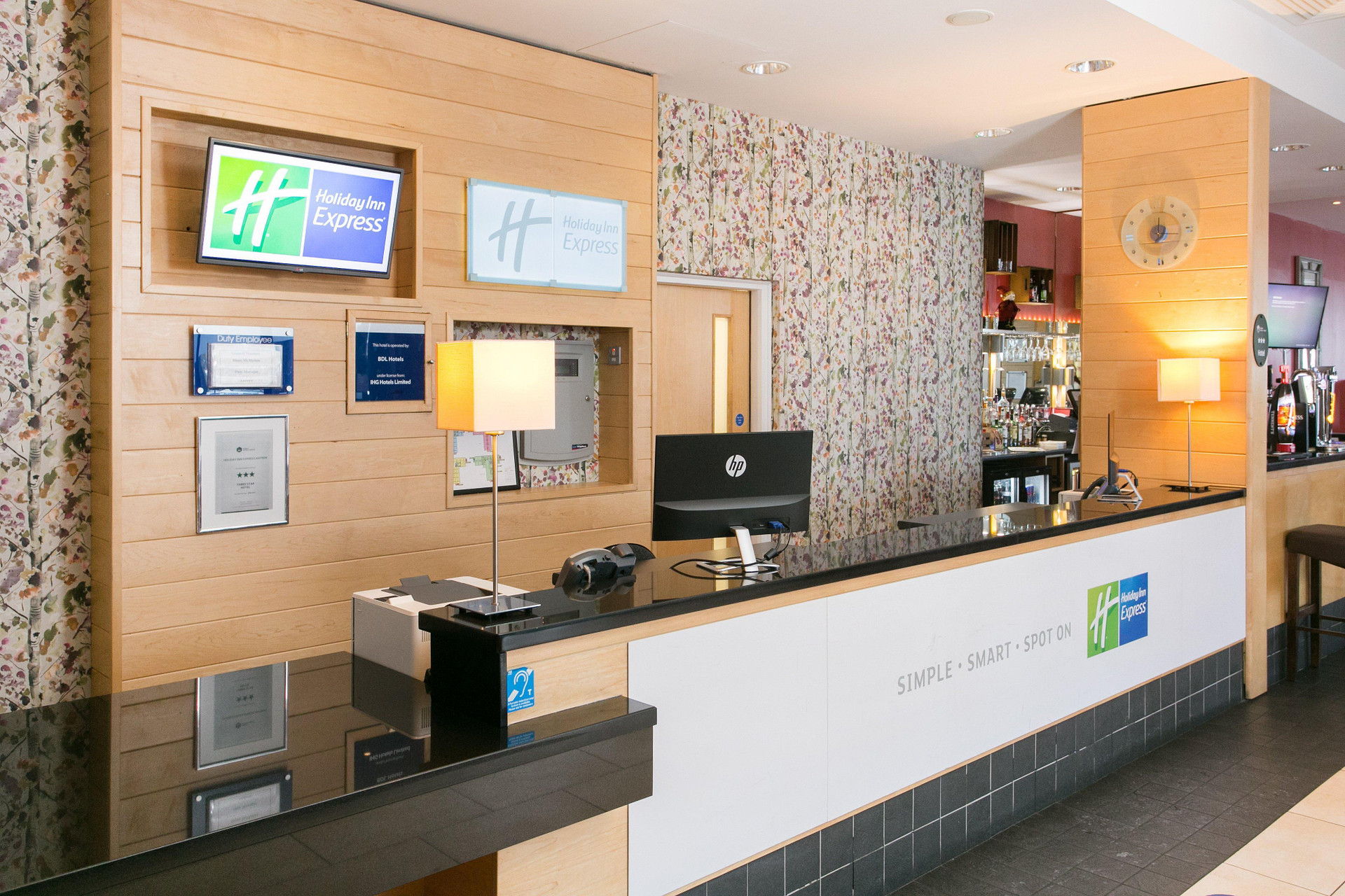 Vista Lobby Holiday Inn Express Antrim by IHG
