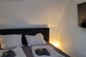 Alquiler Vacacional - Berg Messe DG, 1 room, parking lot, W-Lan, home office, private time