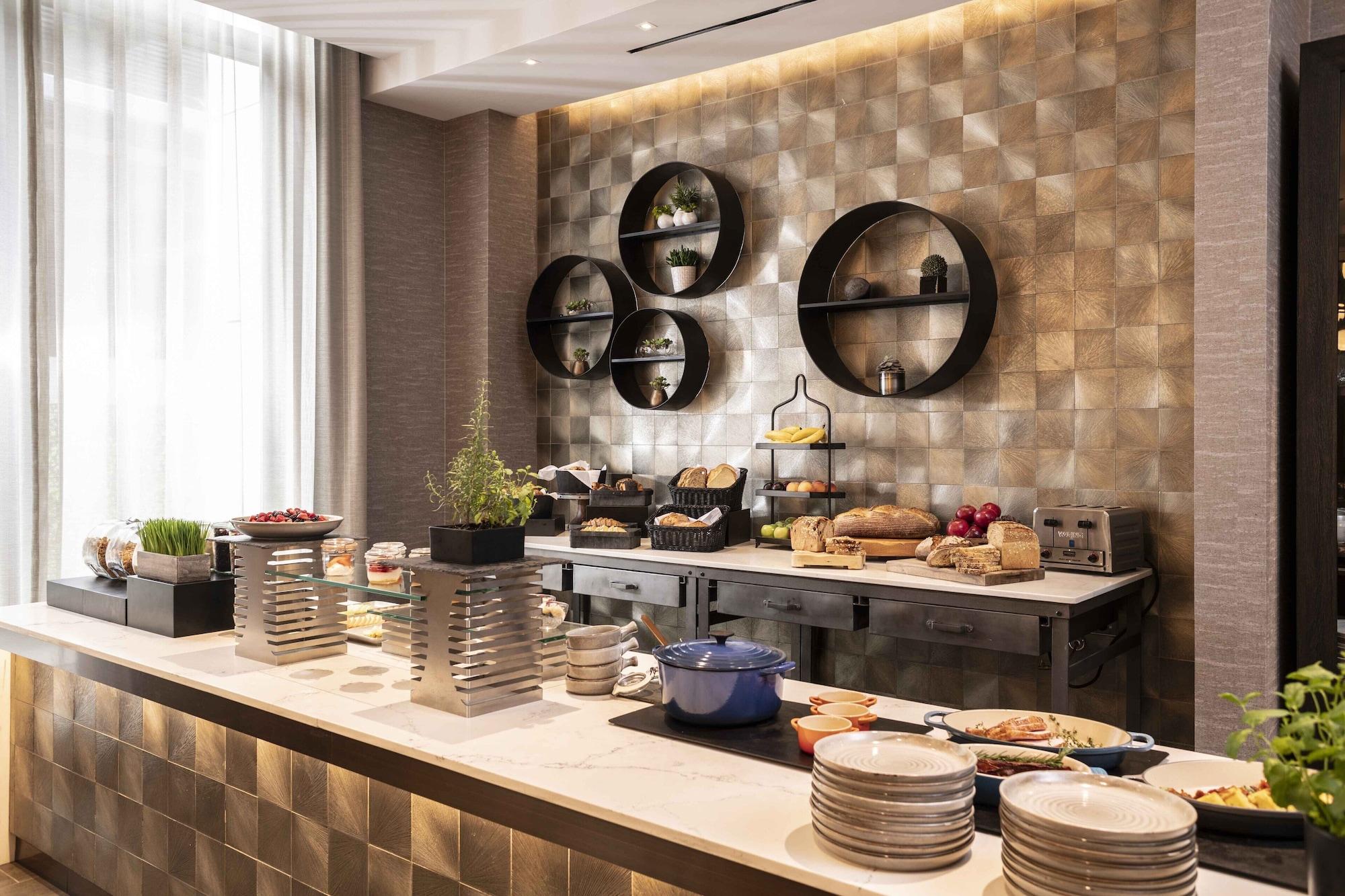 Restaurant The Row Hotel at Assembly Row, Autograph Collection