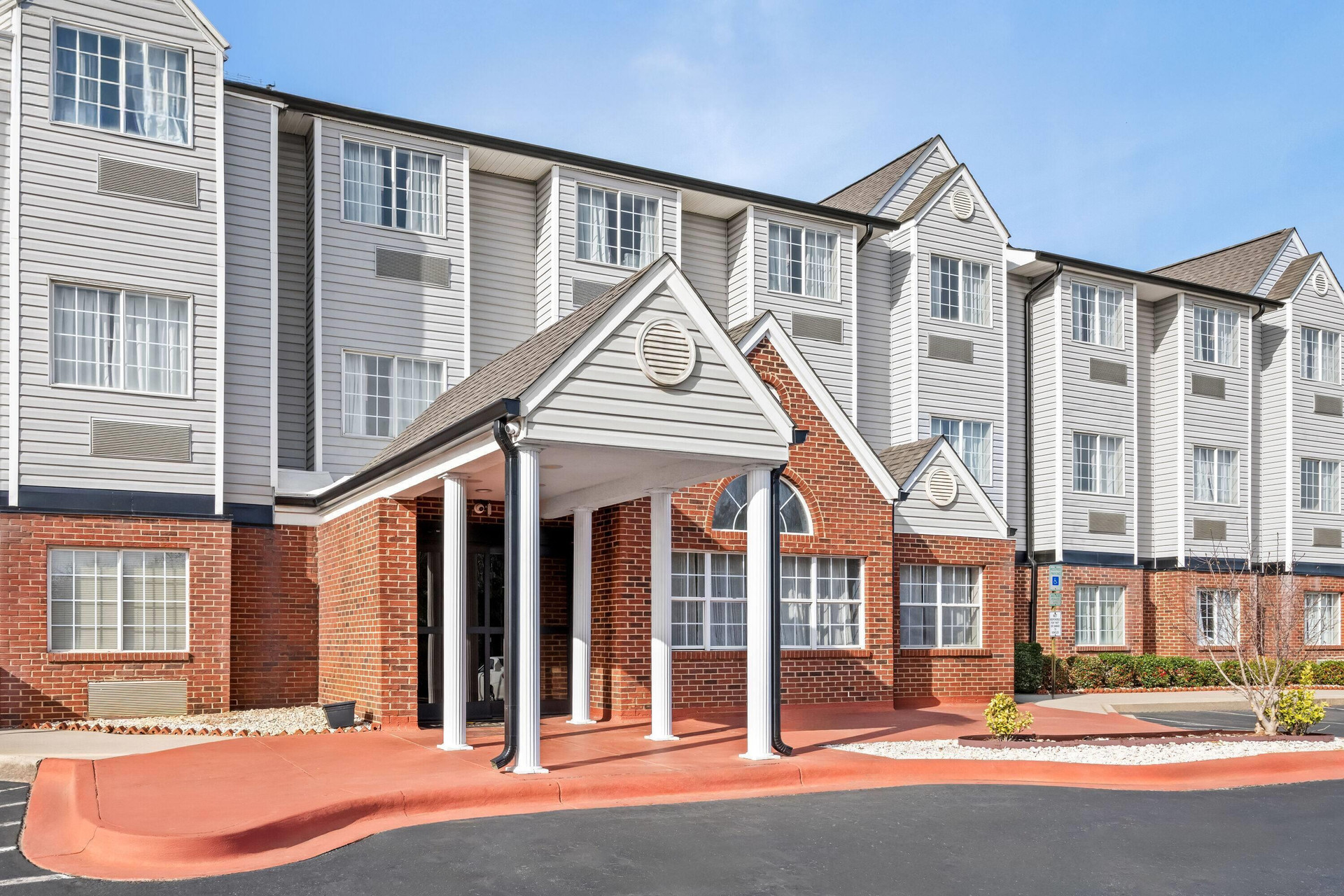Vista Exterior Microtel Inn & Suites by Wyndham Statesville