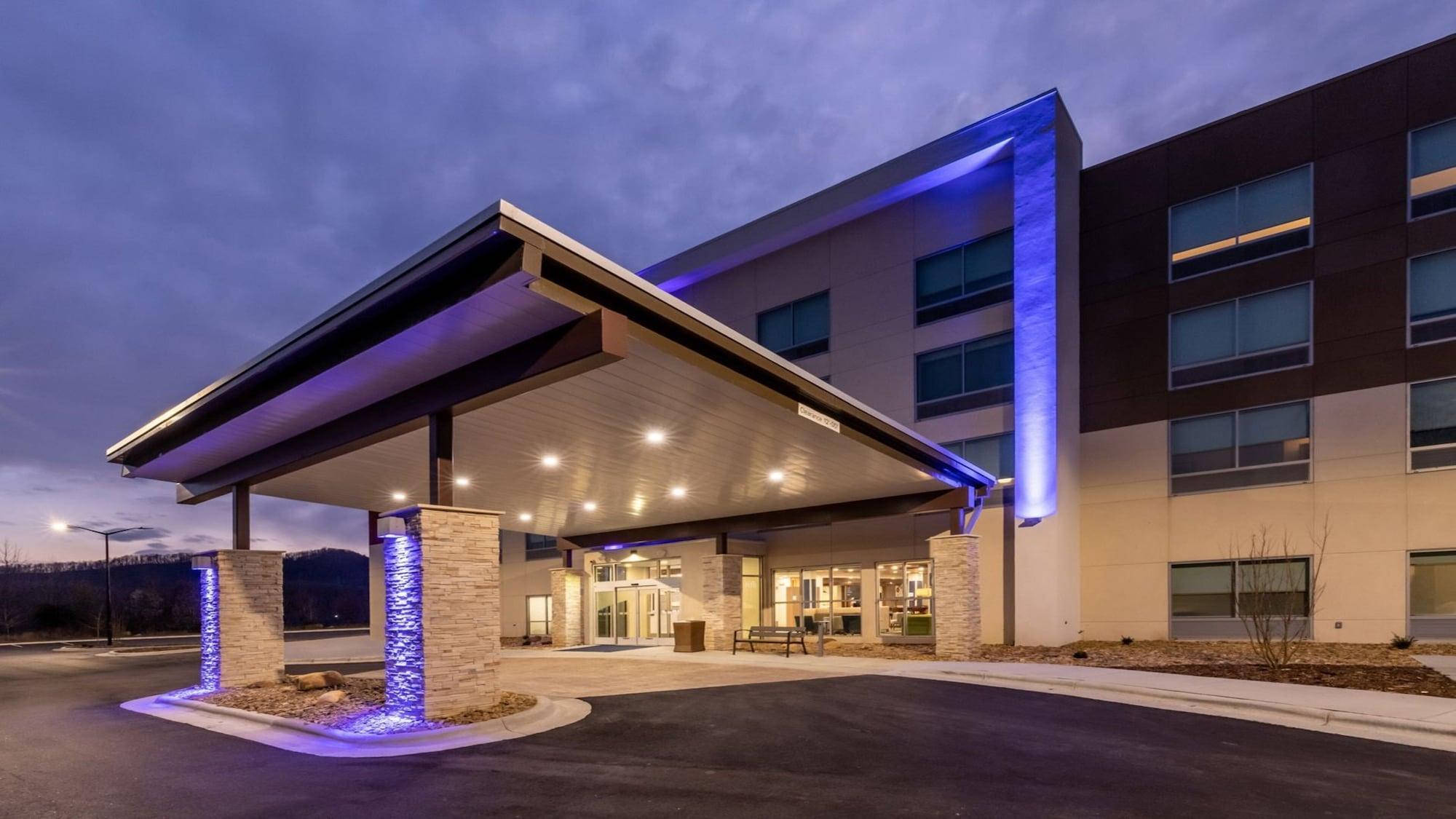 Vista Exterior Holiday Inn Express & Suites Marion by IHG