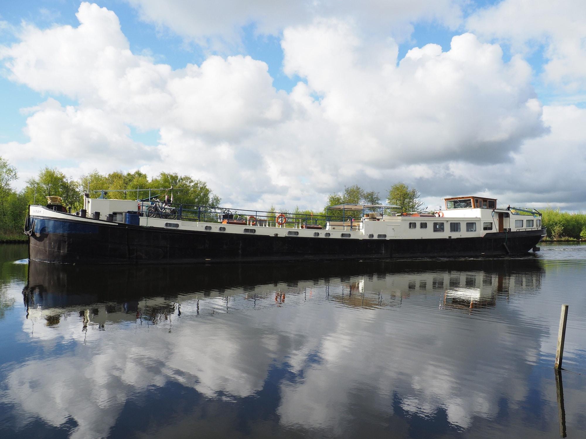 Vista Exterior Hotelschip Sarah