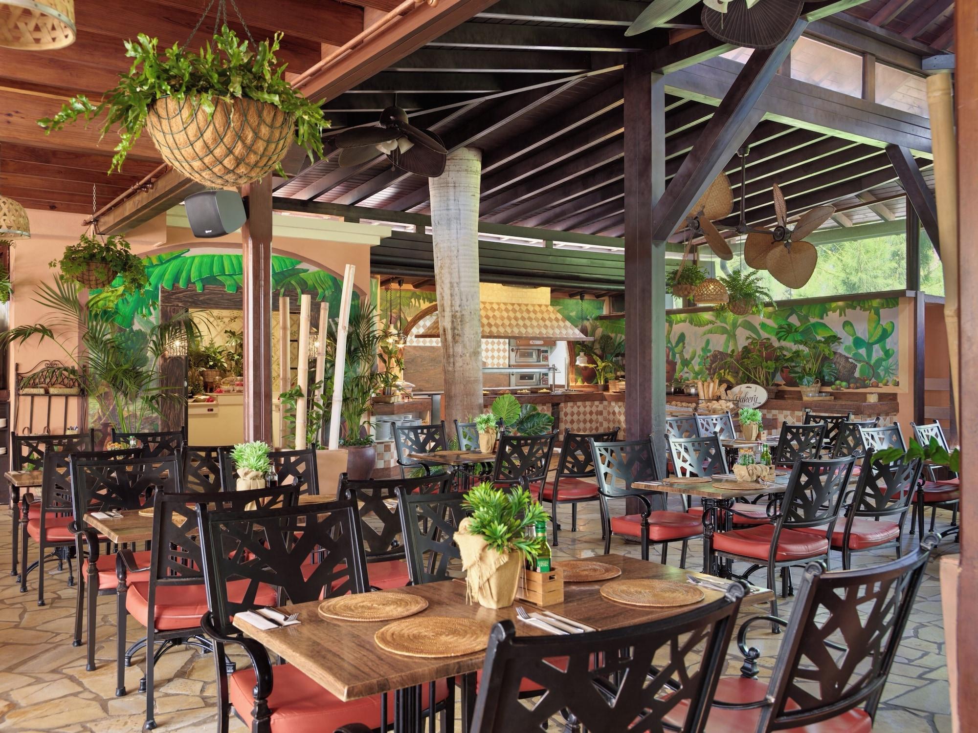 Restaurant GREEN GARDEN ECO RESORT & VILLAS
