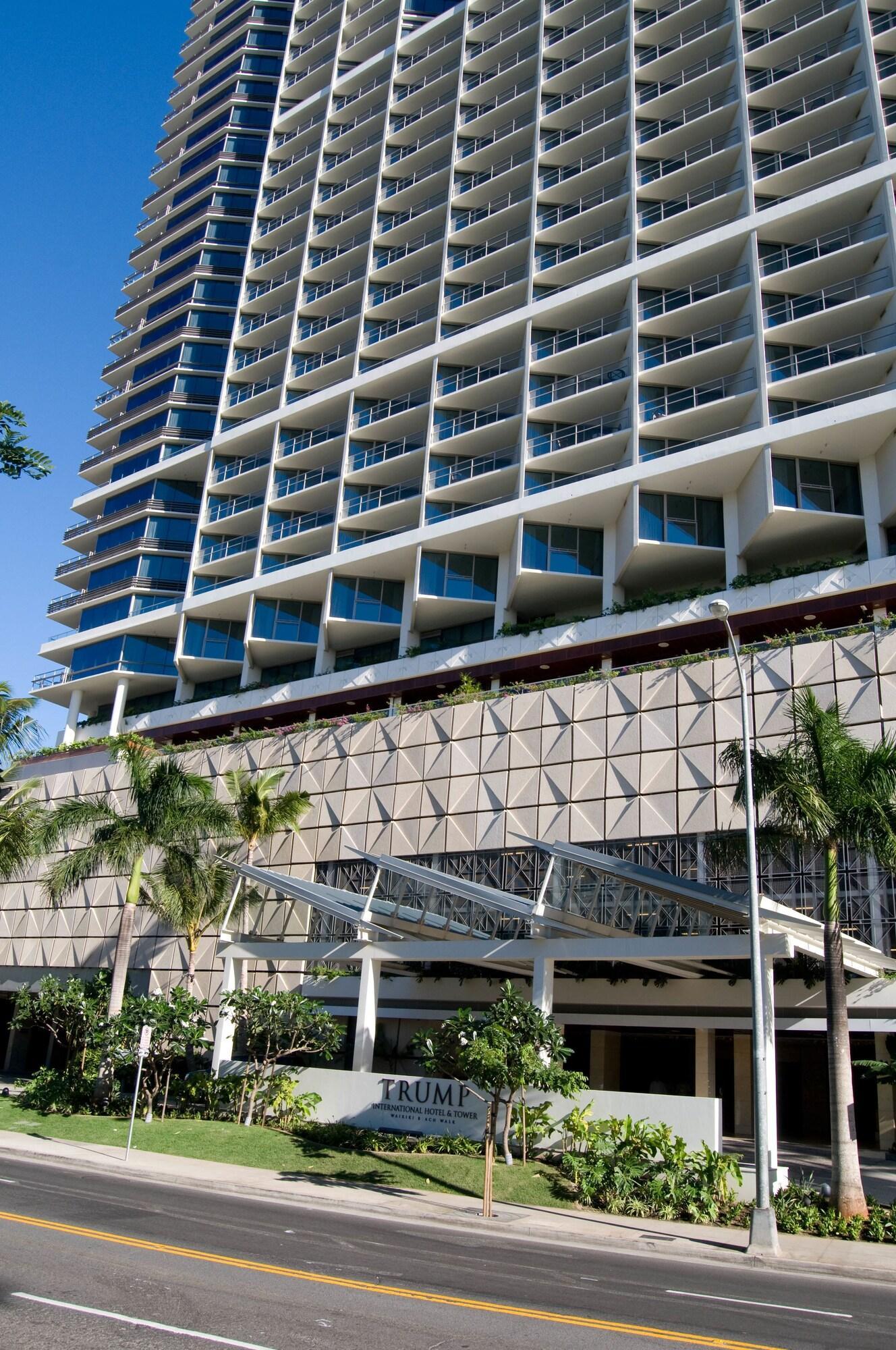 Vista Exterior Jet Luxury @ The Trump Waikiki