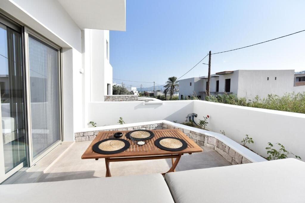 Vista Exterior Anais Milos Suites