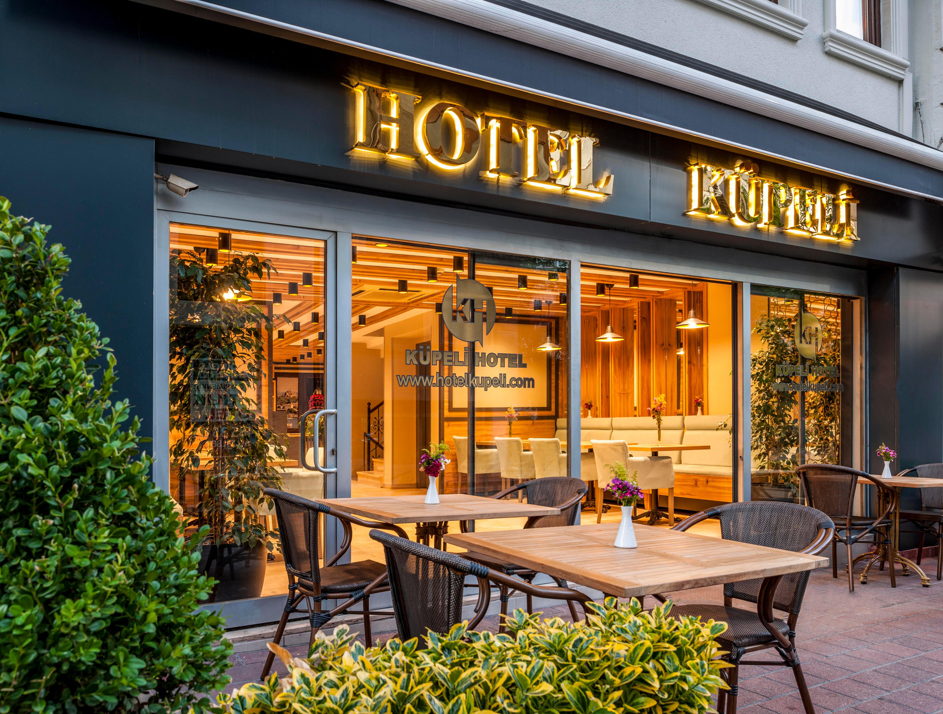 Vista Exterior Hotel Kupeli