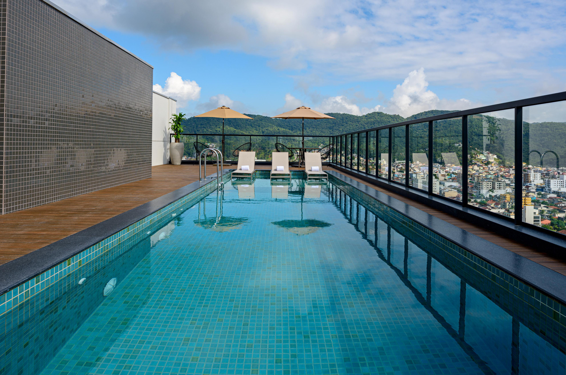 Vista Piscina Ibis Balneario Camboriu
