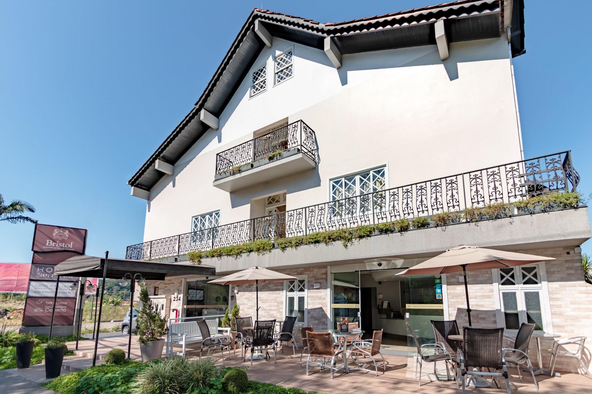 Vista Exterior Bristol Sabrina Hotel