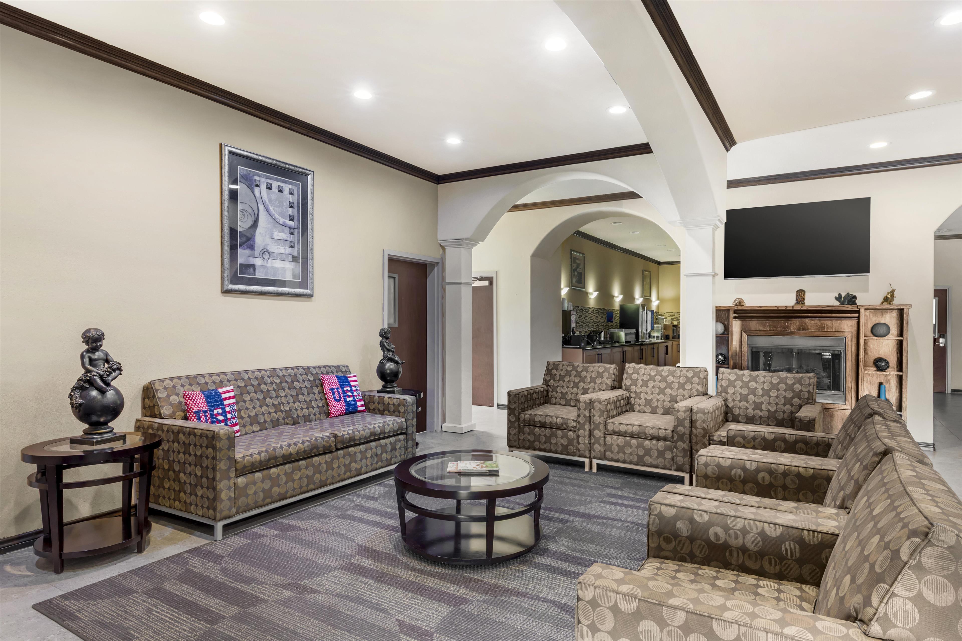 Vista Lobby Best Western Red River Inn & Suites