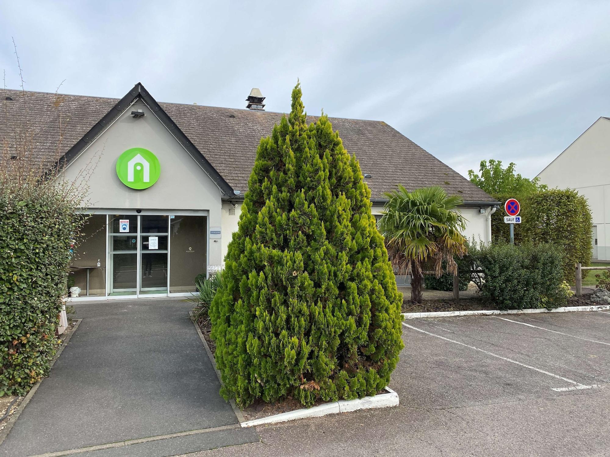 Vista Exterior Campanile Orleans Saran