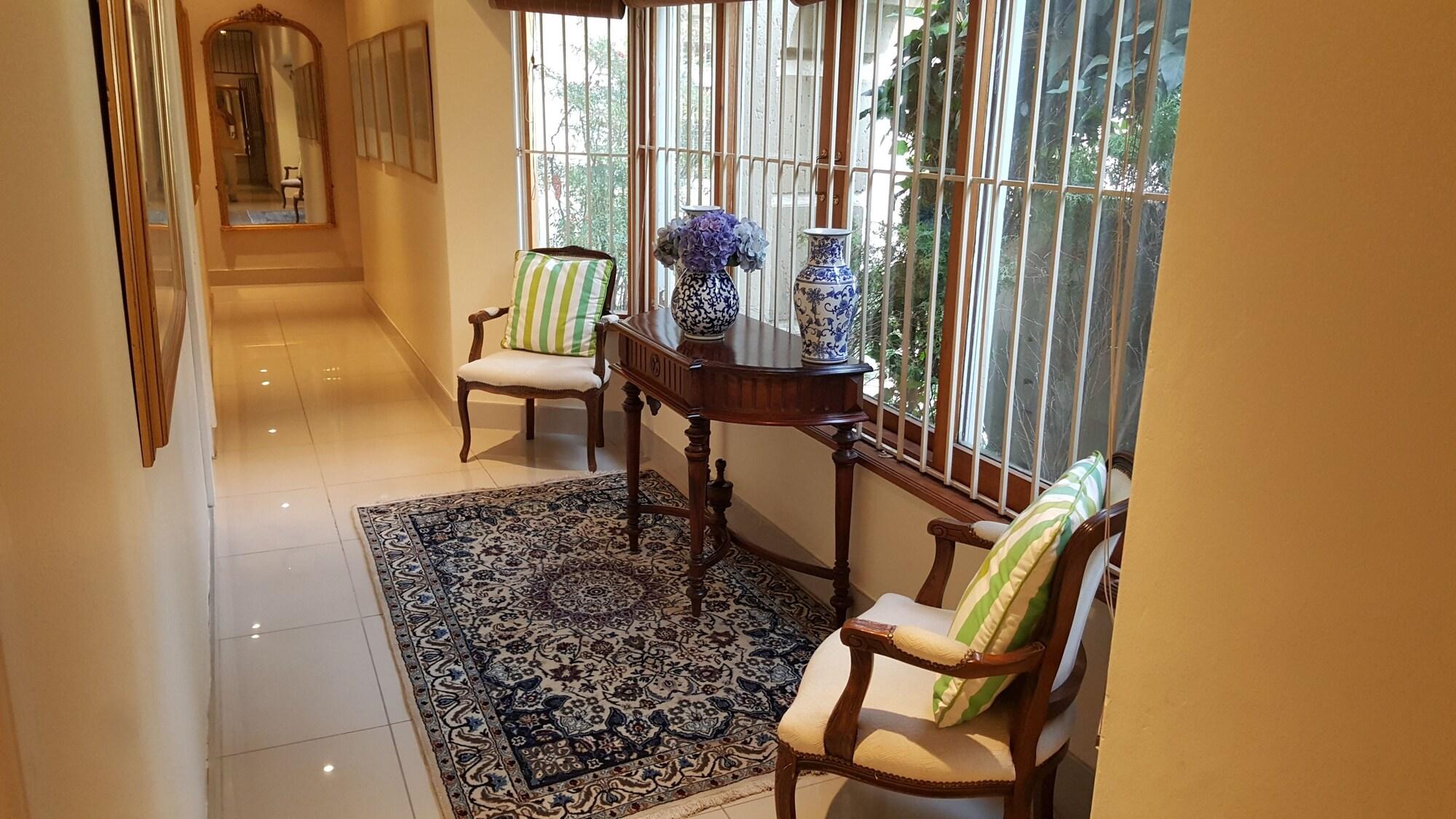 Vista Lobby Bed and Breakfast on Melrose