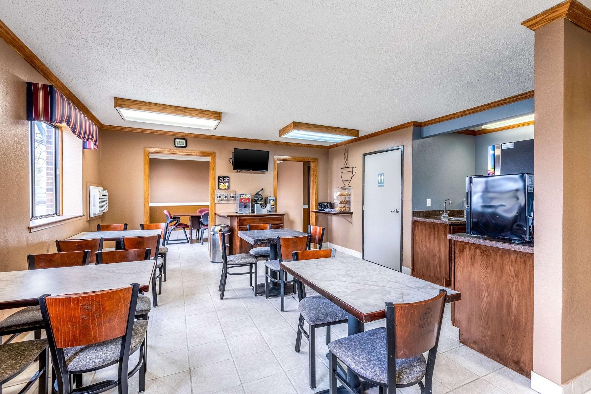 Restaurant Econo Lodge Inn and Suites