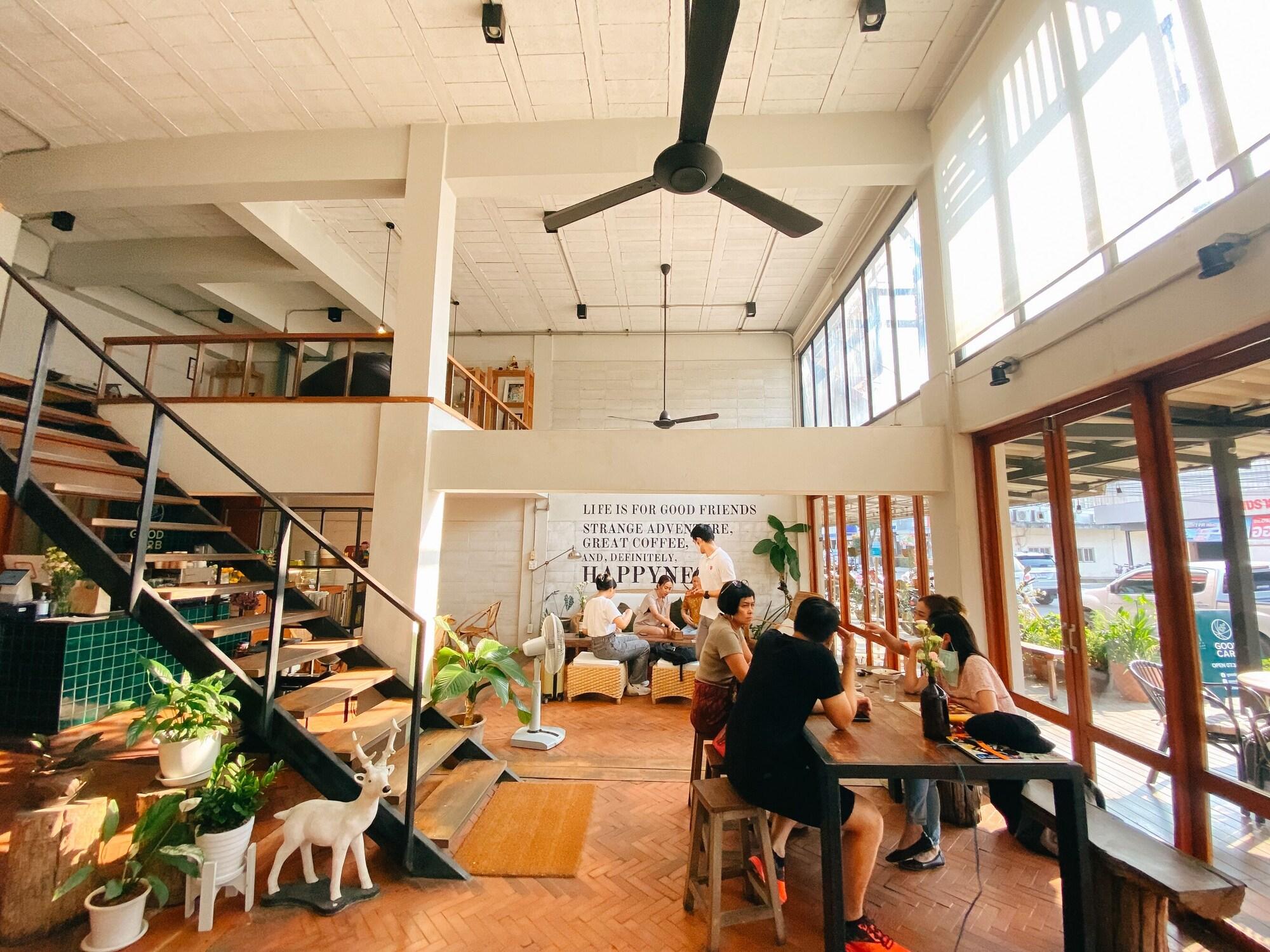 Vista Lobby Happynest Inspiring Hostel
