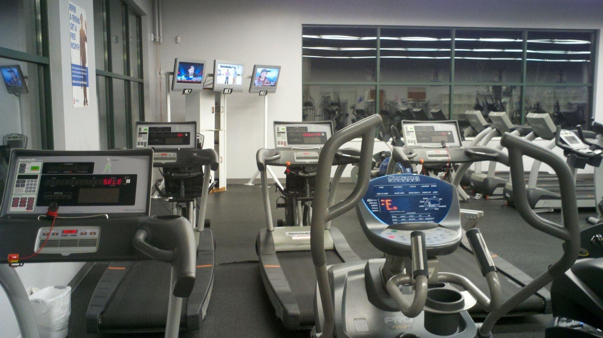 Gimnasio Autumn Leaf Furnished Apartments