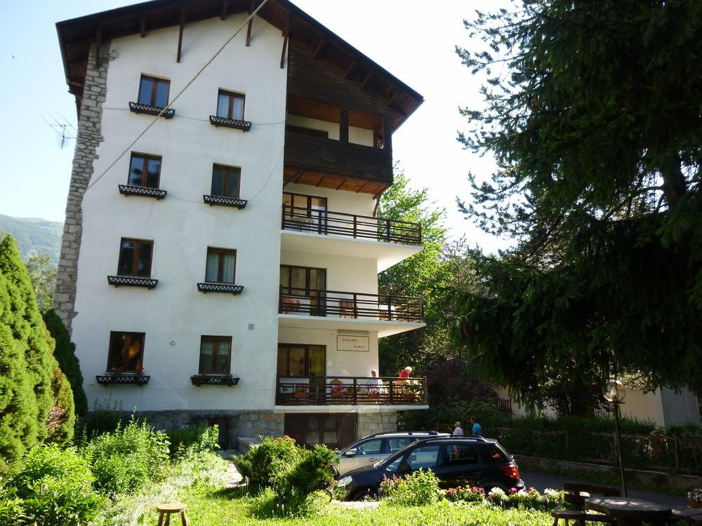 Varios Pensione Bianca
